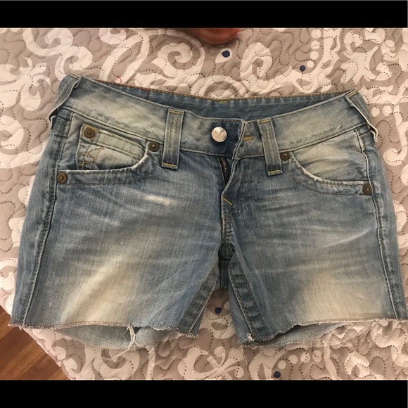 Size 26 blue jeans True Religion shorts - Picture 4 of 8